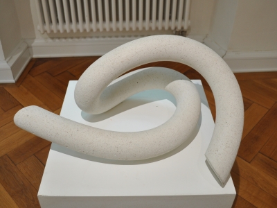 Beton-Skulptur-von-Dieter-Gassebner